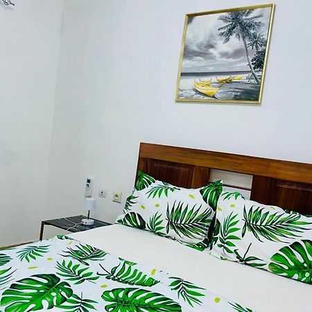 Naiveli-Palm Appartement Meuble Sobre Et Chic Douala Dış mekan fotoğraf