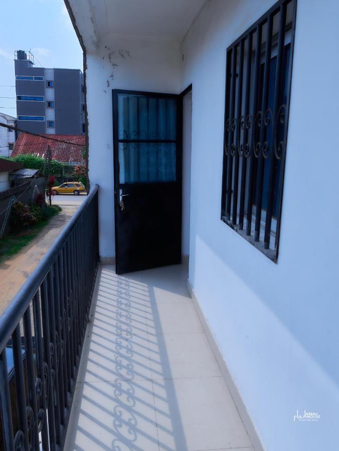 Naiveli-Palm Appartement Meuble Sobre Et Chic Douala Dış mekan fotoğraf
