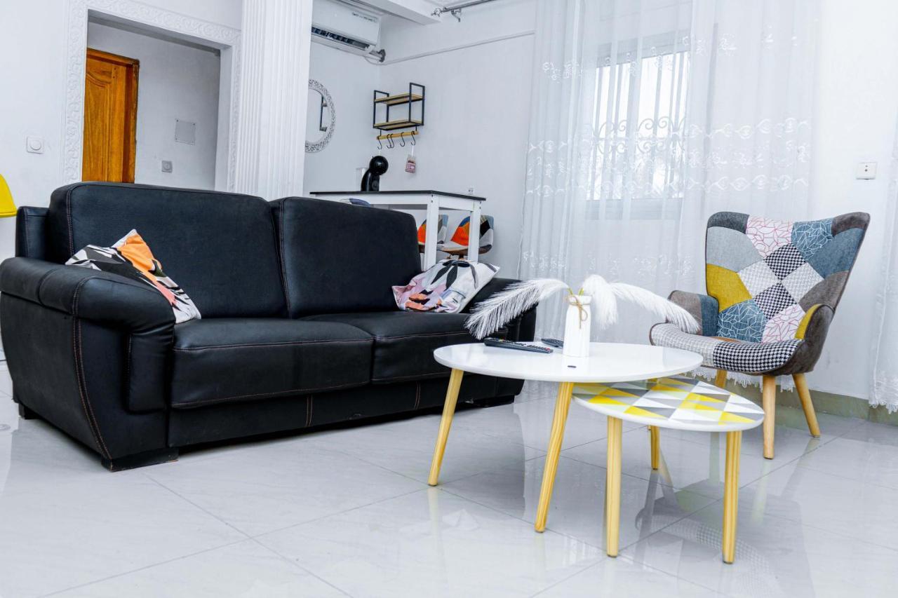 Naiveli-Palm Appartement Meuble Sobre Et Chic Douala Dış mekan fotoğraf