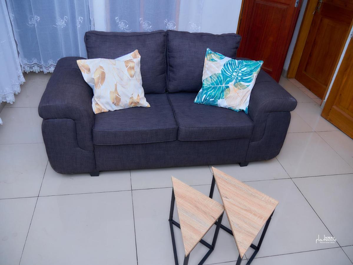 Naiveli-Palm Appartement Meuble Sobre Et Chic Douala Dış mekan fotoğraf