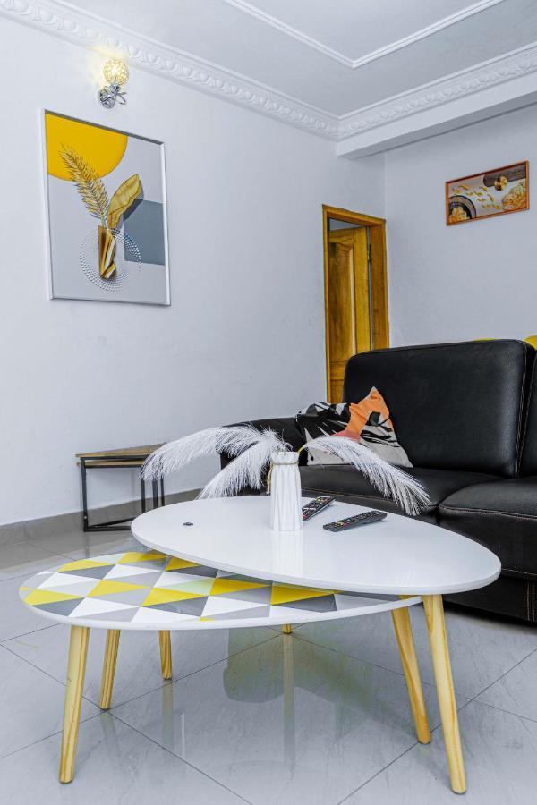 Naiveli-Palm Appartement Meuble Sobre Et Chic Douala Dış mekan fotoğraf