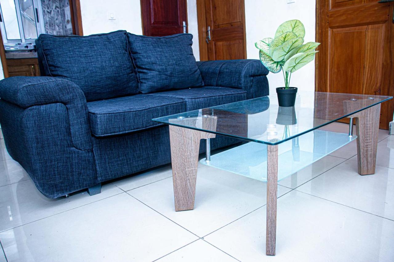 Naiveli-Palm Appartement Meuble Sobre Et Chic Douala Dış mekan fotoğraf