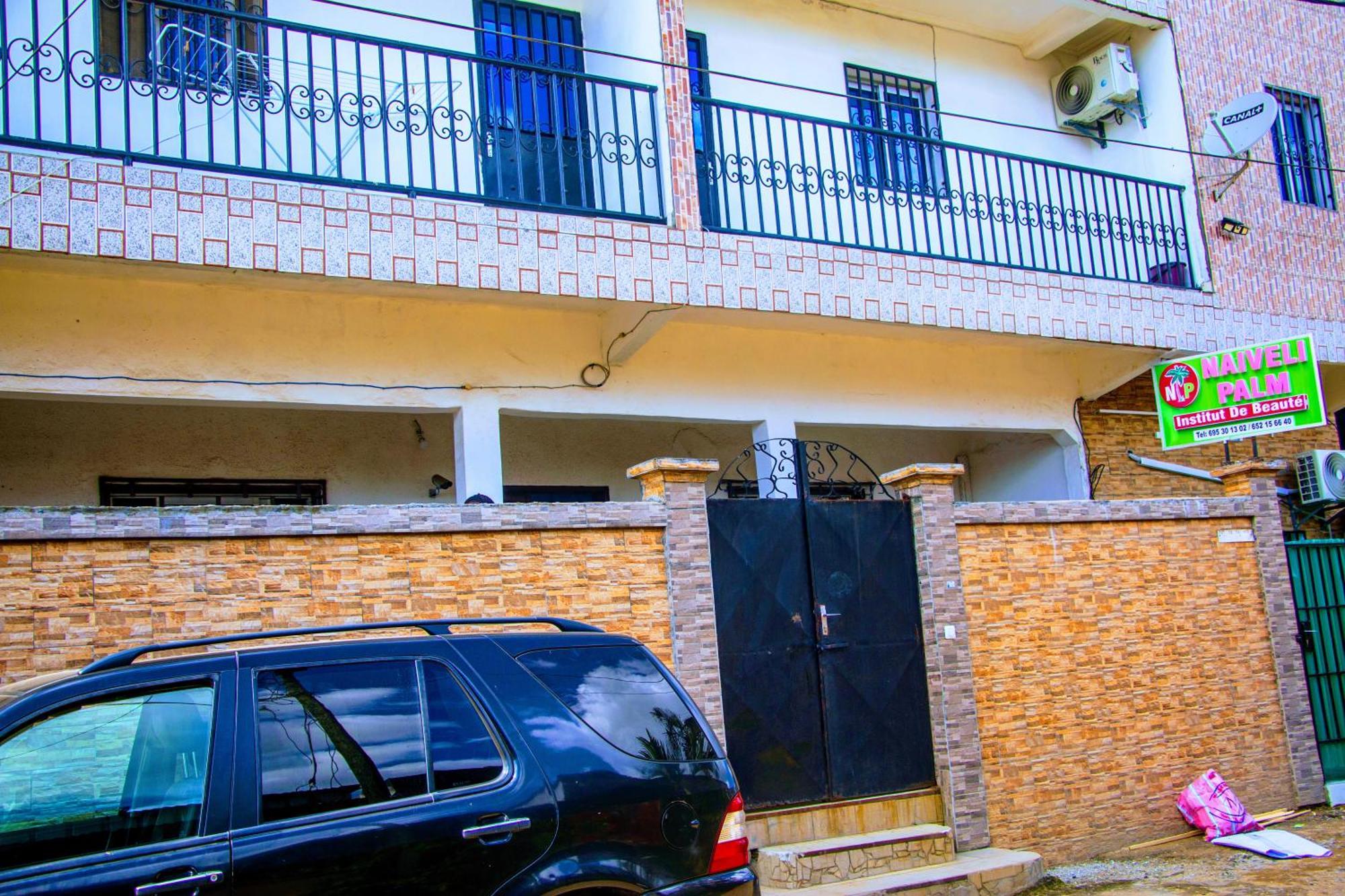 Naiveli-Palm Appartement Meuble Sobre Et Chic Douala Dış mekan fotoğraf