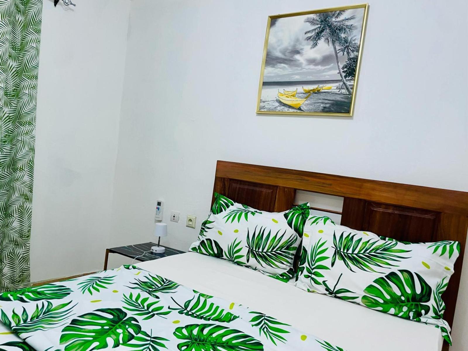 Naiveli-Palm Appartement Meuble Sobre Et Chic Douala Dış mekan fotoğraf