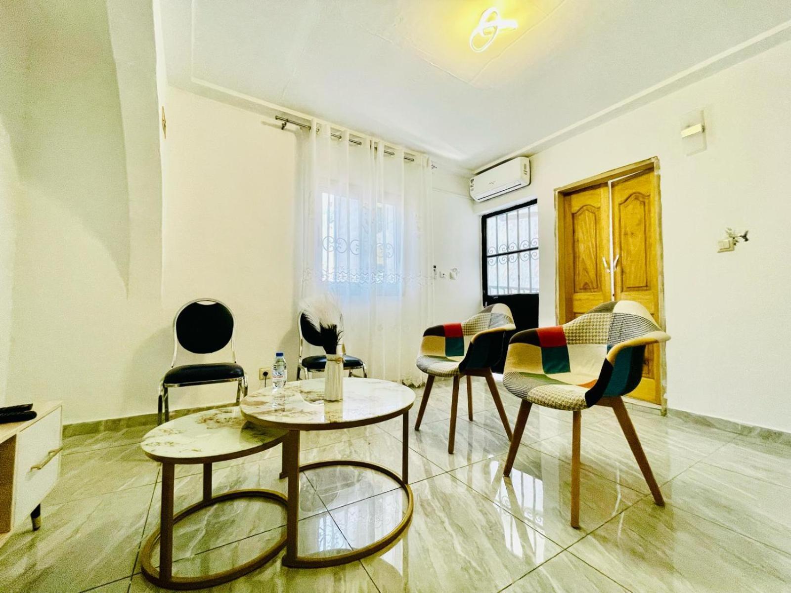 Naiveli-Palm Appartement Meuble Sobre Et Chic Douala Dış mekan fotoğraf