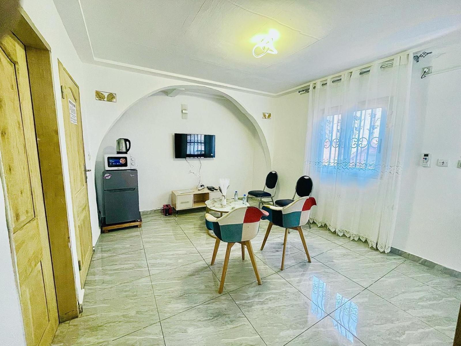Naiveli-Palm Appartement Meuble Sobre Et Chic Douala Dış mekan fotoğraf